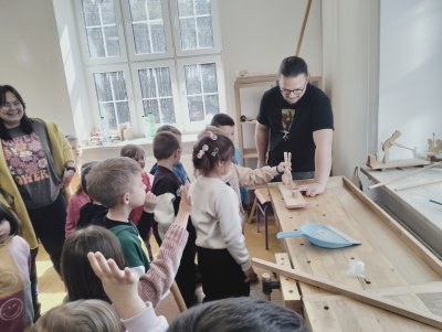 Mali turyści w Majdanie Ostrowskim